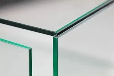 Glass corner joint